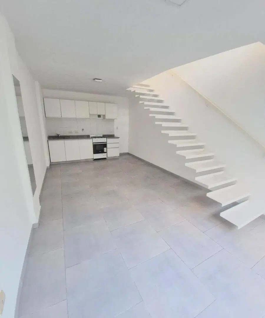 Depto de pasillo de 1 Dormitorio - Cerrito 5