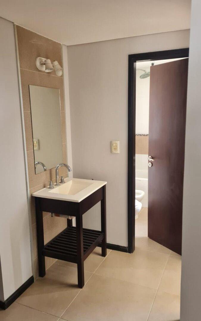Foto de ALQUILER - Departamento 1 Dormitorio - Pellegrini 338, imagen 1