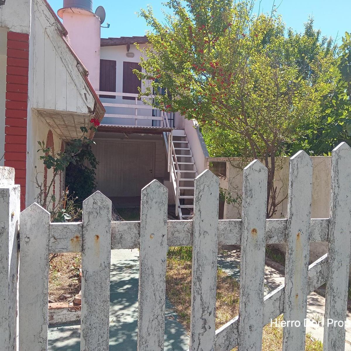 Venta Casa con Departamento en Quequén 2