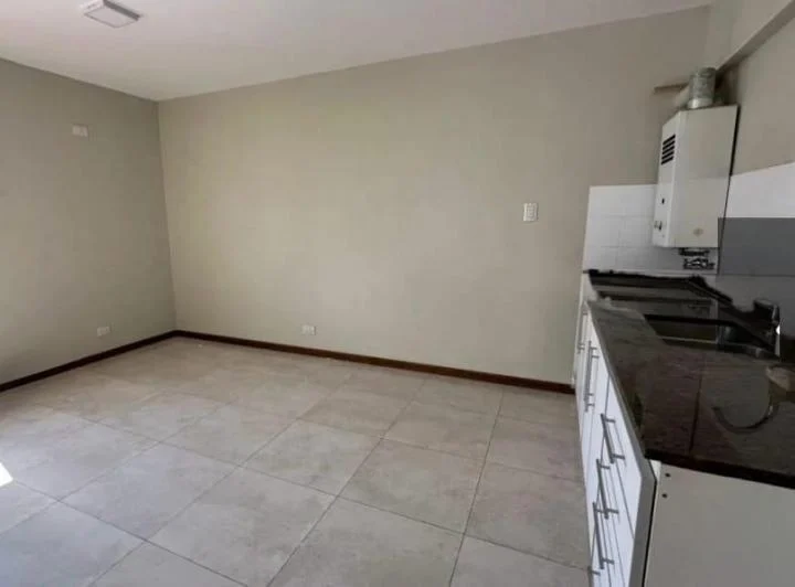 Departamento de tres dormitorios, en Alquiler, en excelente ubicación 1