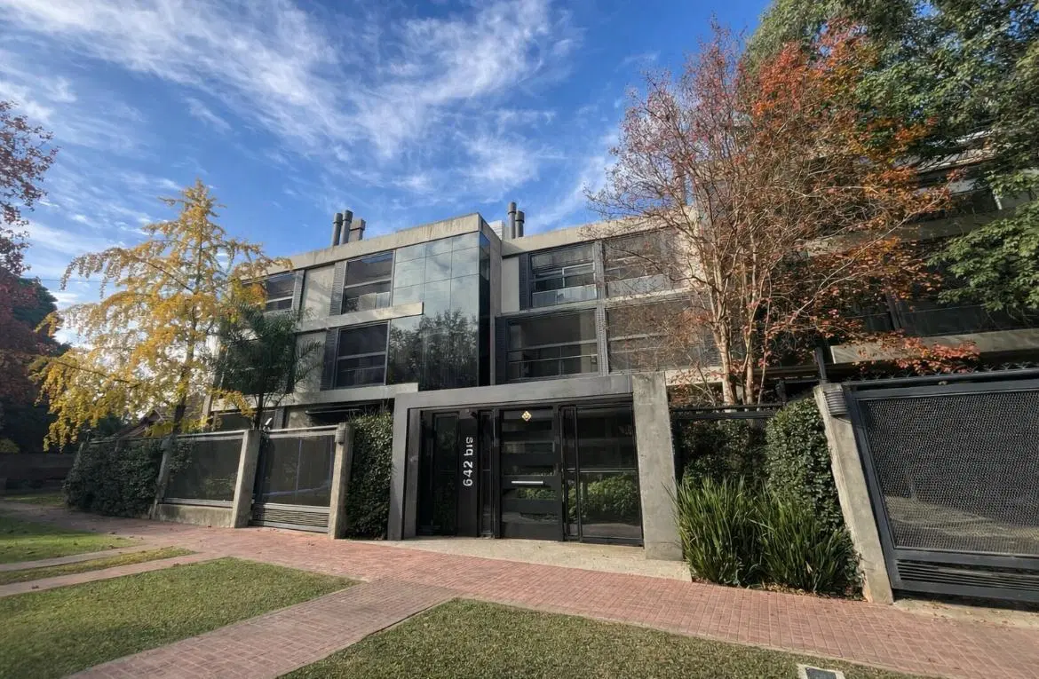 Departamento en Venta calidad premium, tres dormitorios con dos cocheras 4
