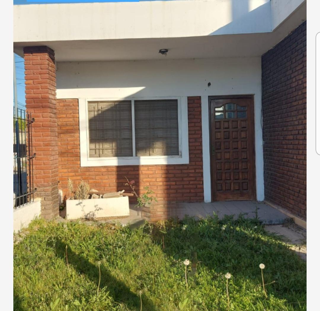 Venta de Casa 3 Ambientes con Monoambiente 2