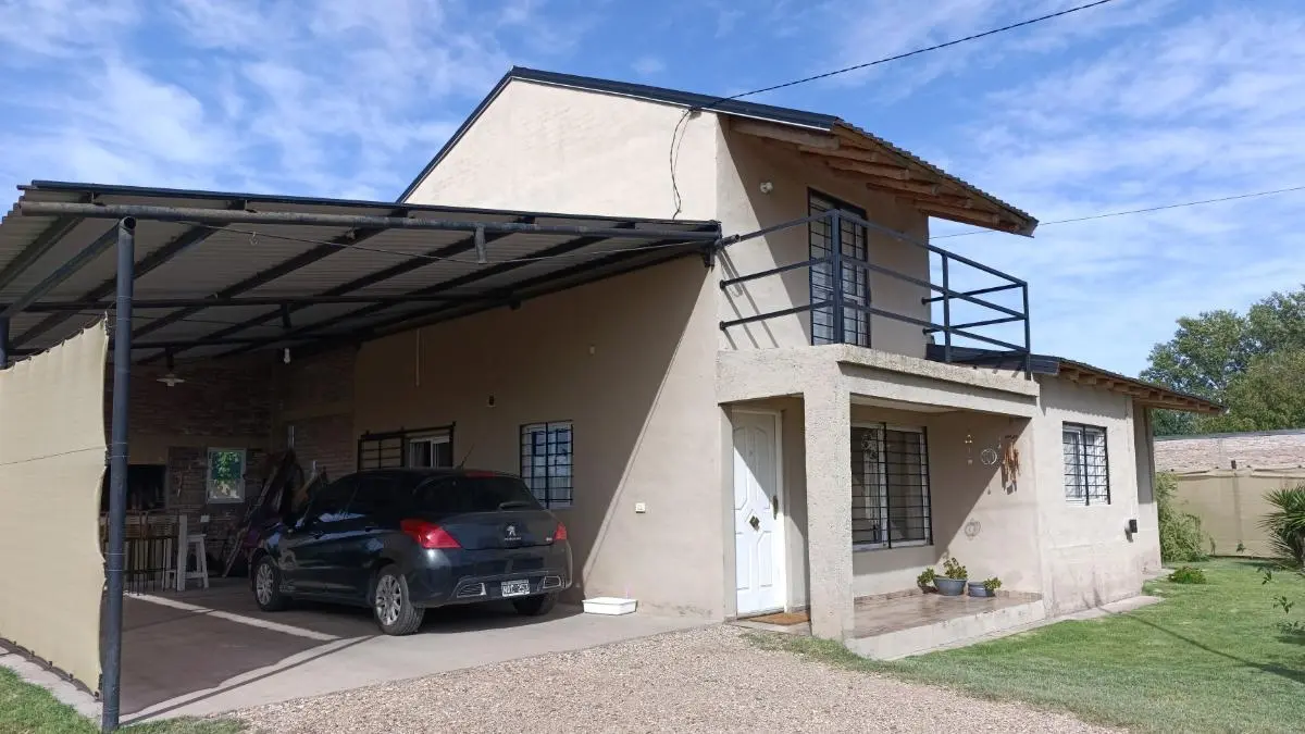 Casa 3 Dormitorios | 1000 m² Terreno | Piscina El Cerrito 2