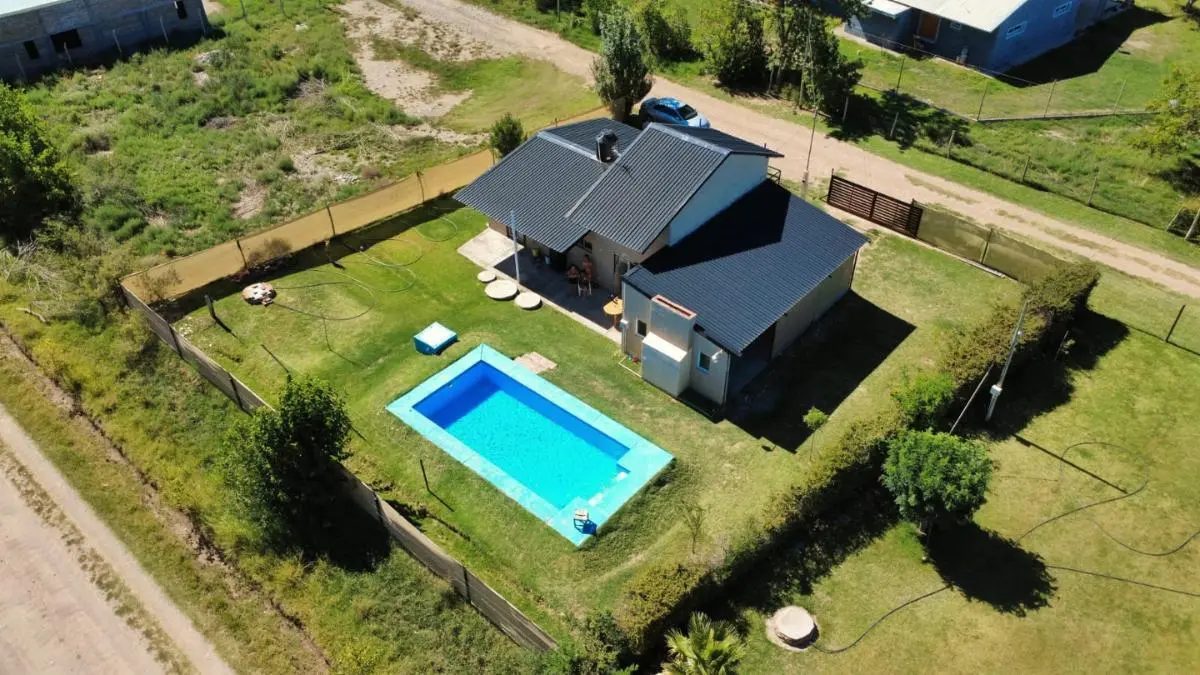 Casa 3 Dormitorios | 1000 m² Terreno | Piscina El Cerrito 1
