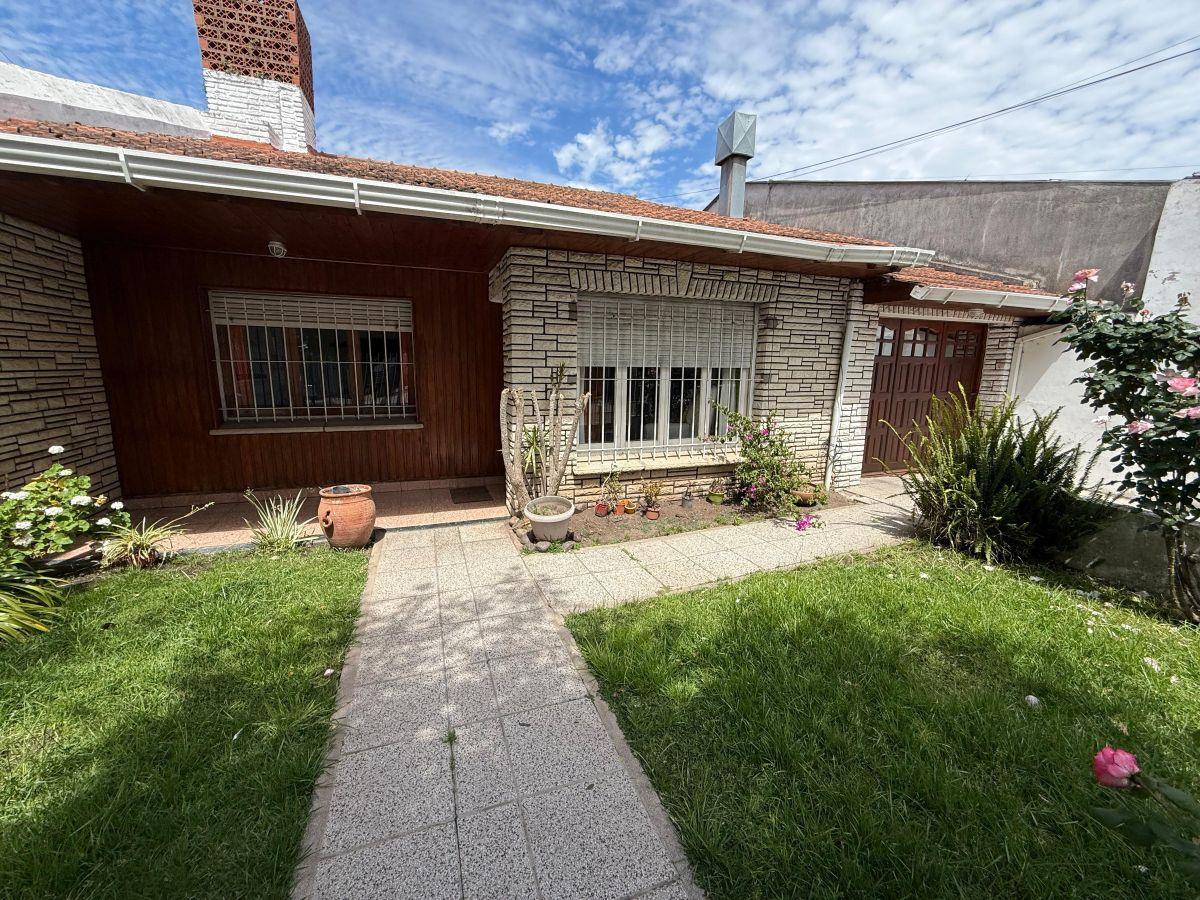 Venta Chalet 4 Ambientes en Los Pinares