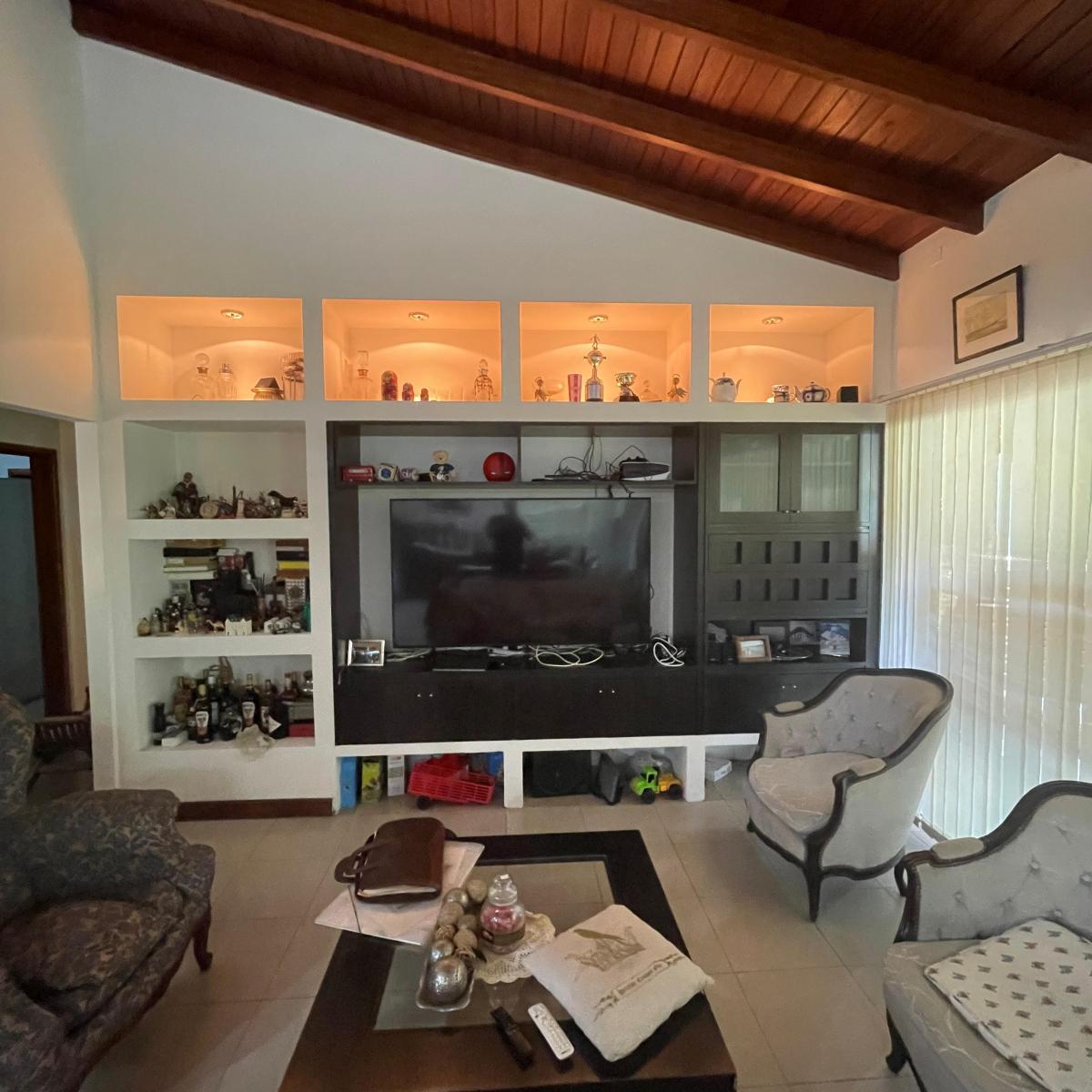 Oportunidad en Villa Elisa Casa con Pileta y Amplio Parque 2