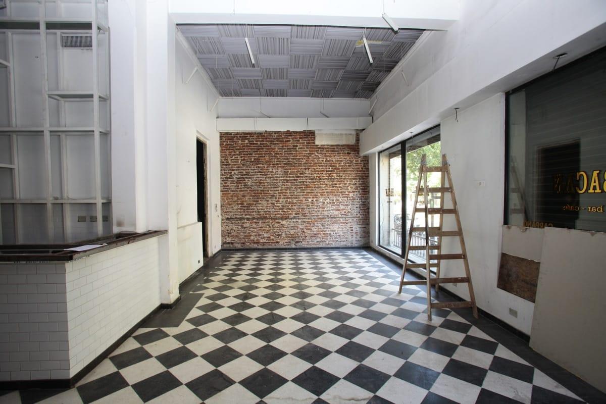 Foto de Venta - Local Comercial (Apto Gastronomía) en Av. Caseros (esquina, imagen 3