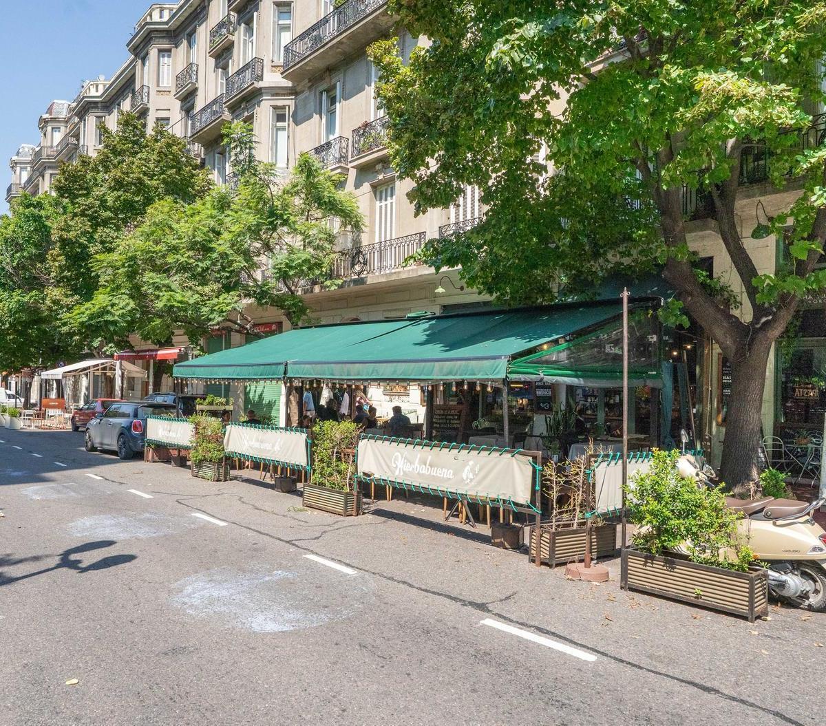 Venta - Local Comercial (Apto Gastronomía) en Av. Caseros (esquina Bolivar) - San Telmo