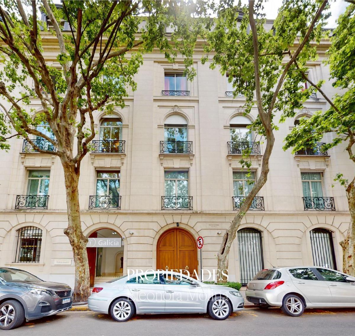Venta o Alquiler / Departamento 761 m² con 2 Cocheras en Plazoleta Carlos Pellegrini. Recoleta 1