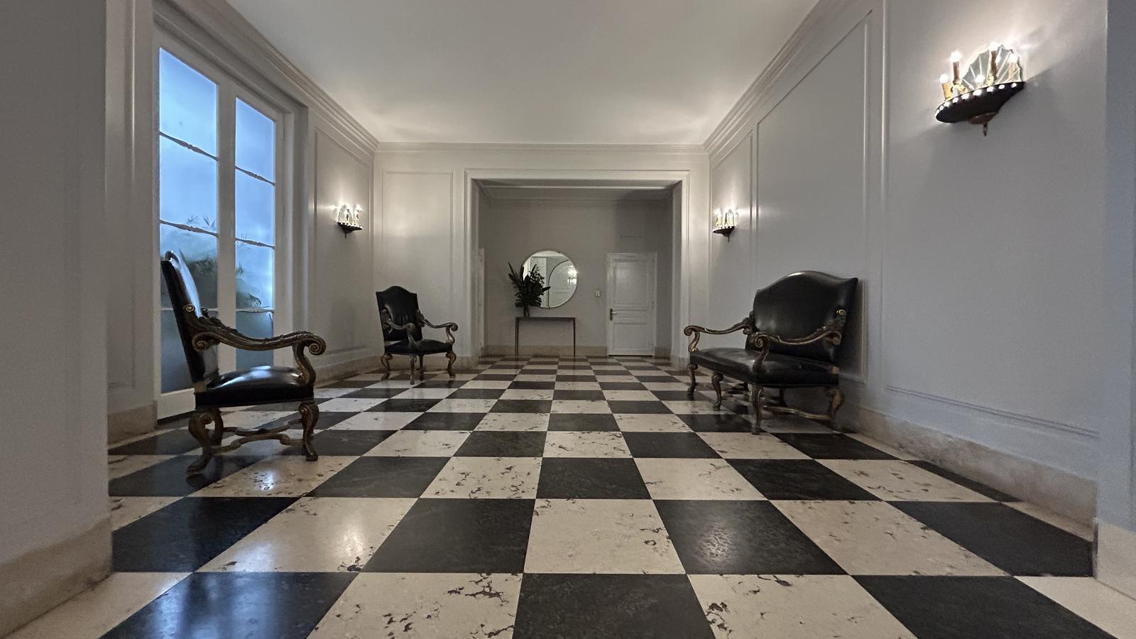 Foto de Venta | Alquiler · Piso francés de 310 m² sobre Av. del Libertador |, imagen 2
