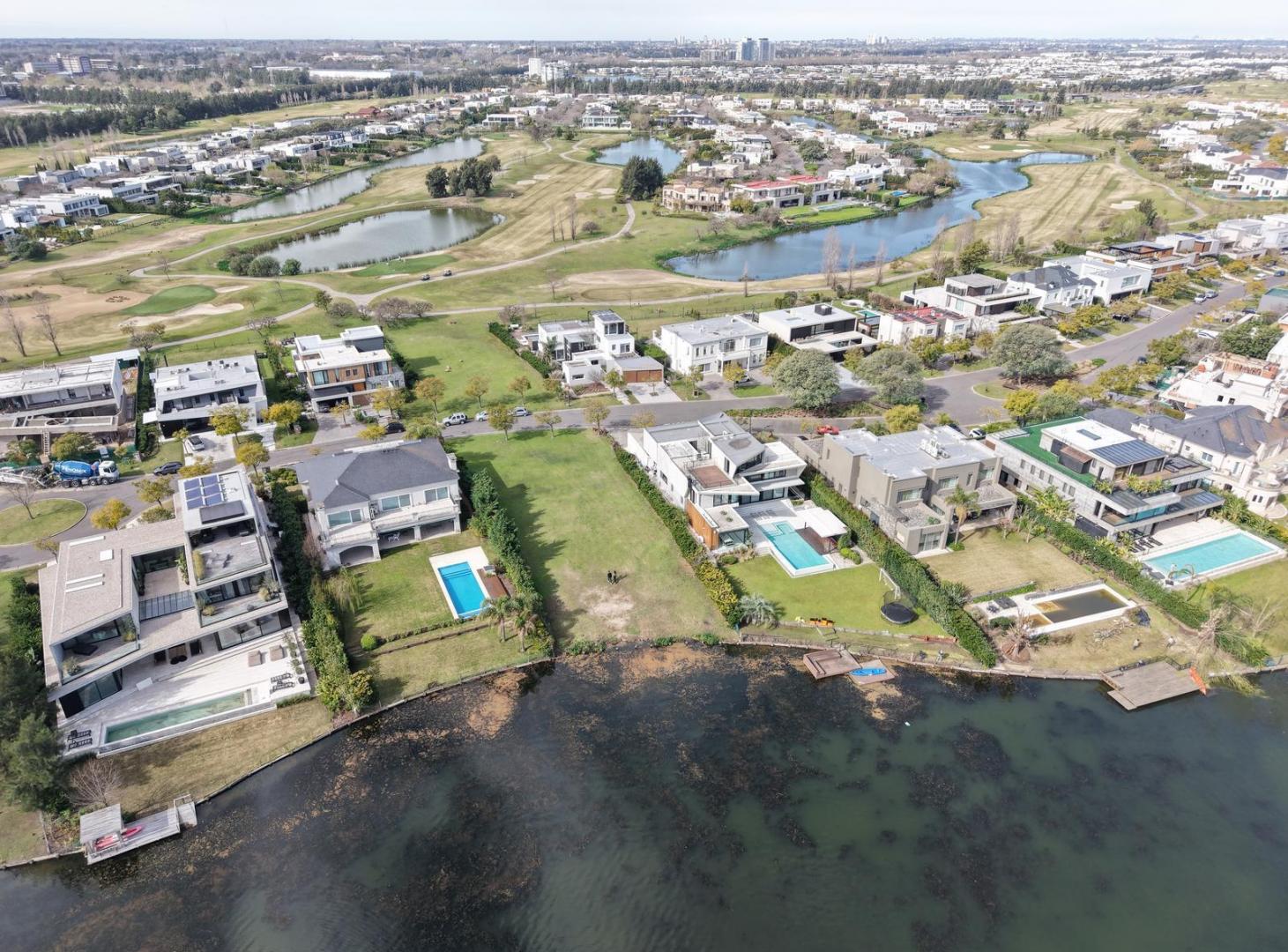 Foto de Lote en Venta al Lago Central El Golf Nordelta | 1.277 m², imagen 5