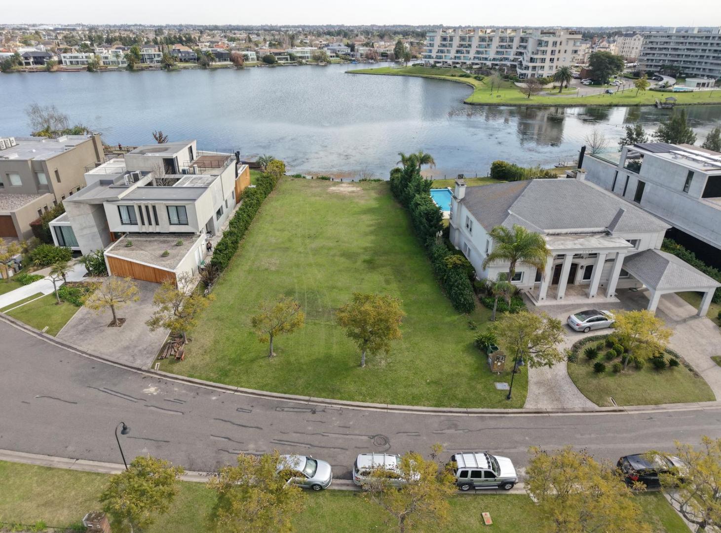 Foto de Lote en Venta al Lago Central El Golf Nordelta | 1.277 m², imagen 4
