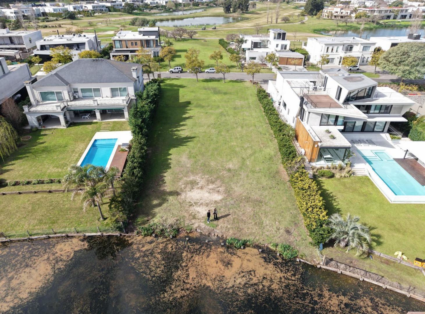 Foto de Lote en Venta al Lago Central El Golf Nordelta | 1.277 m², imagen 3