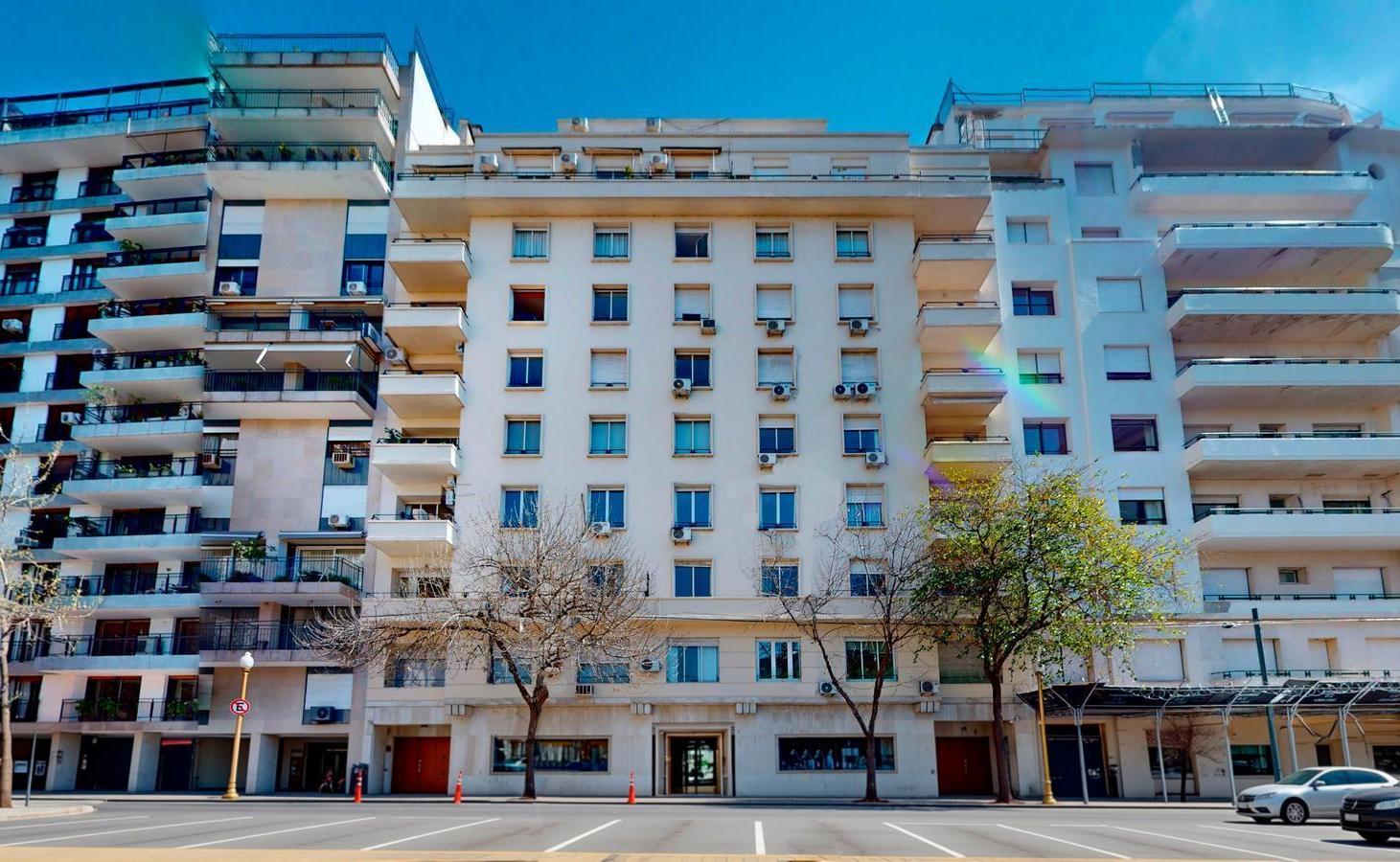 Foto de Semipiso en venta 3 dormitorios con balcón y vistas a Plaza Carlos, imagen 2