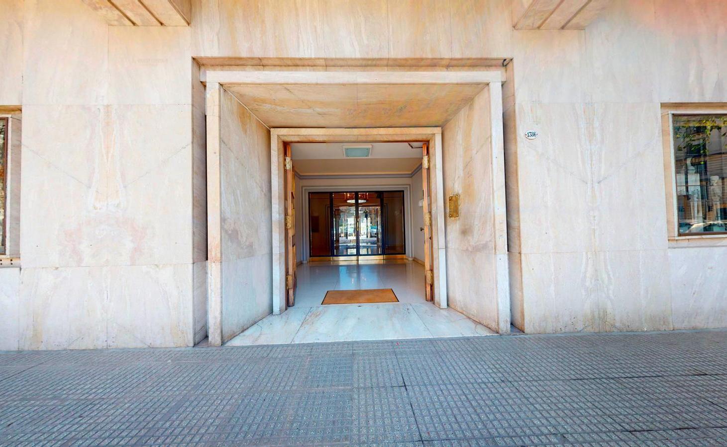 Foto de Semipiso en venta 3 dormitorios con balcón y vistas a Plaza Carlos, imagen 3