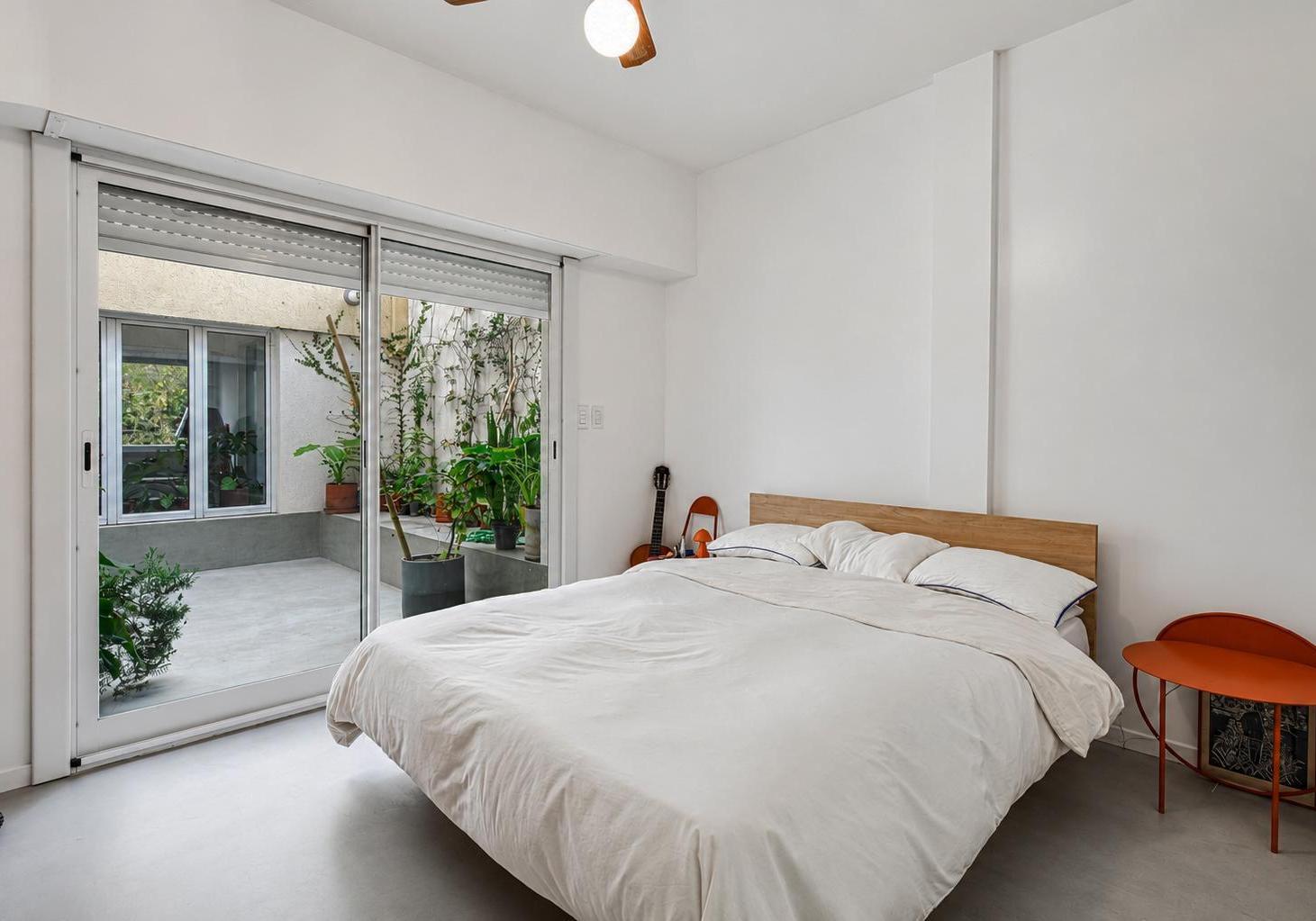 Foto de VENTA | PH Amplio y Luminoso Sin Expensas - Reciclado a Nuevo - Balcón, imagen 3