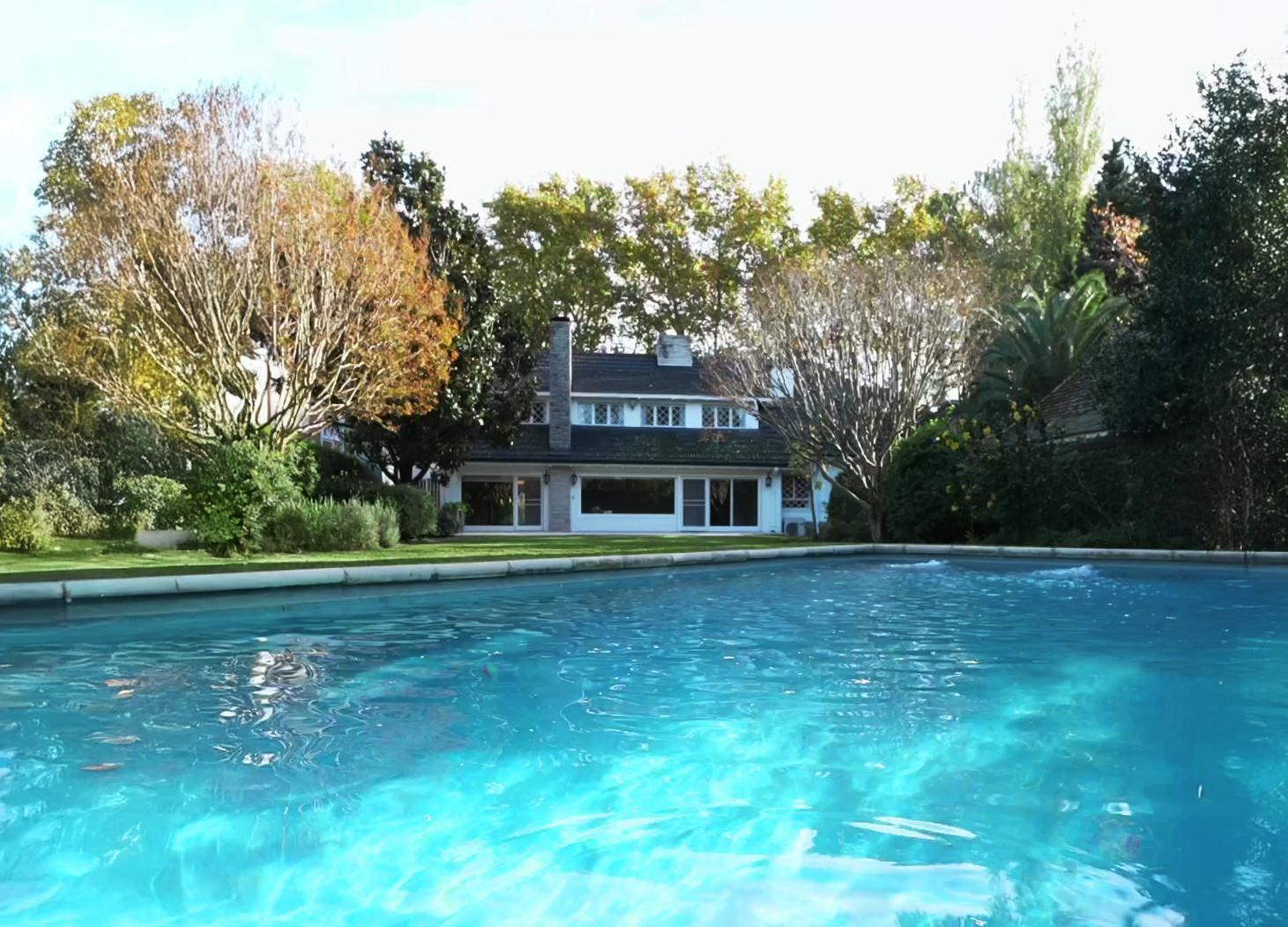 Foto de Venta - Casa amplia y luminosa - Pileta y jardín - Acassuso, San Isidro, imagen 1