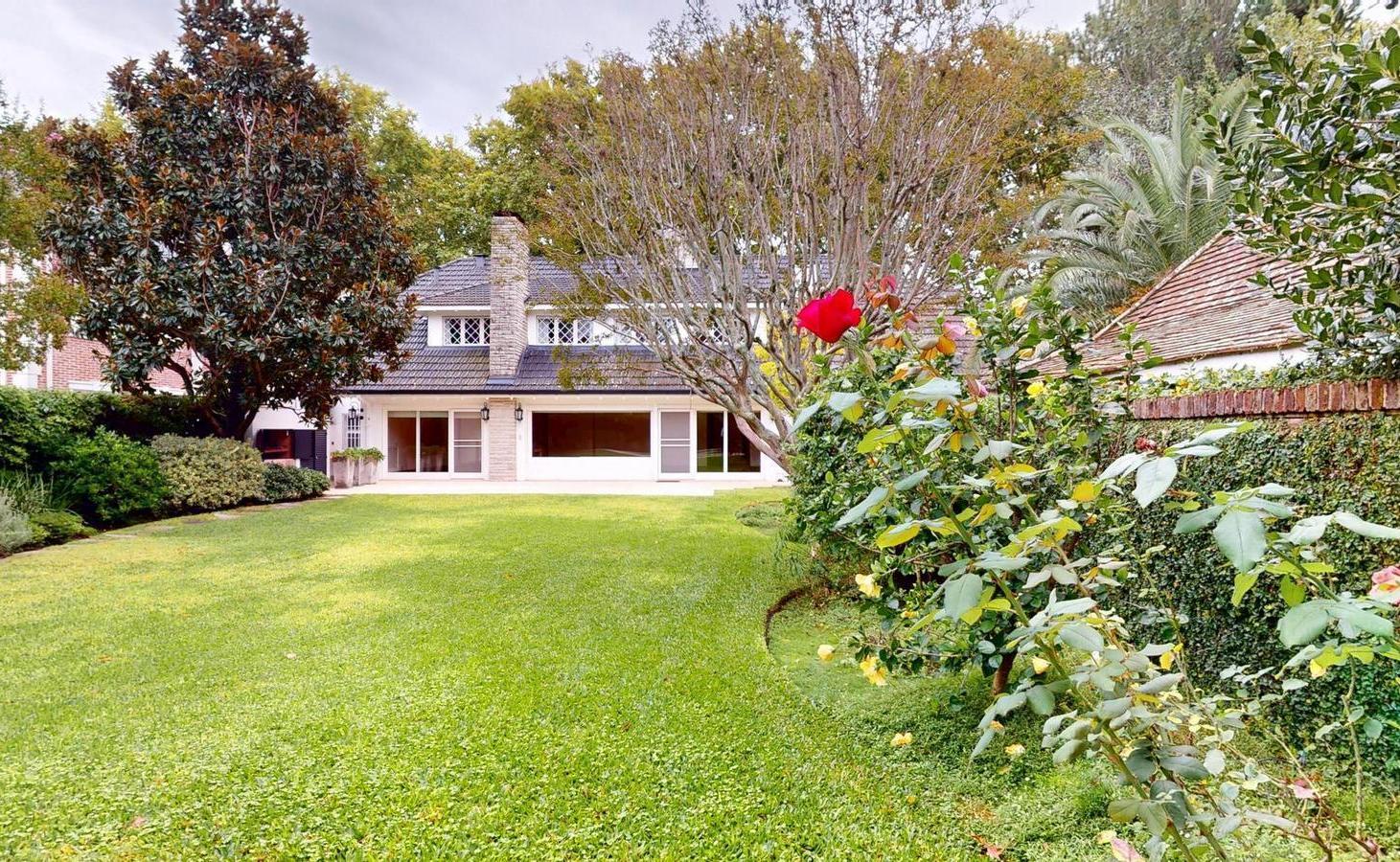 Foto de Venta - Casa amplia y luminosa - Pileta y jardín - Acassuso, San Isidro, imagen 5