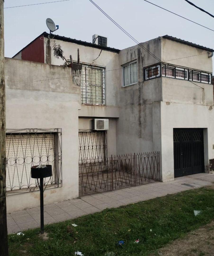 Foto de Casa en venta tipo duplex con amplia cochera en Solano Centro, imagen 1