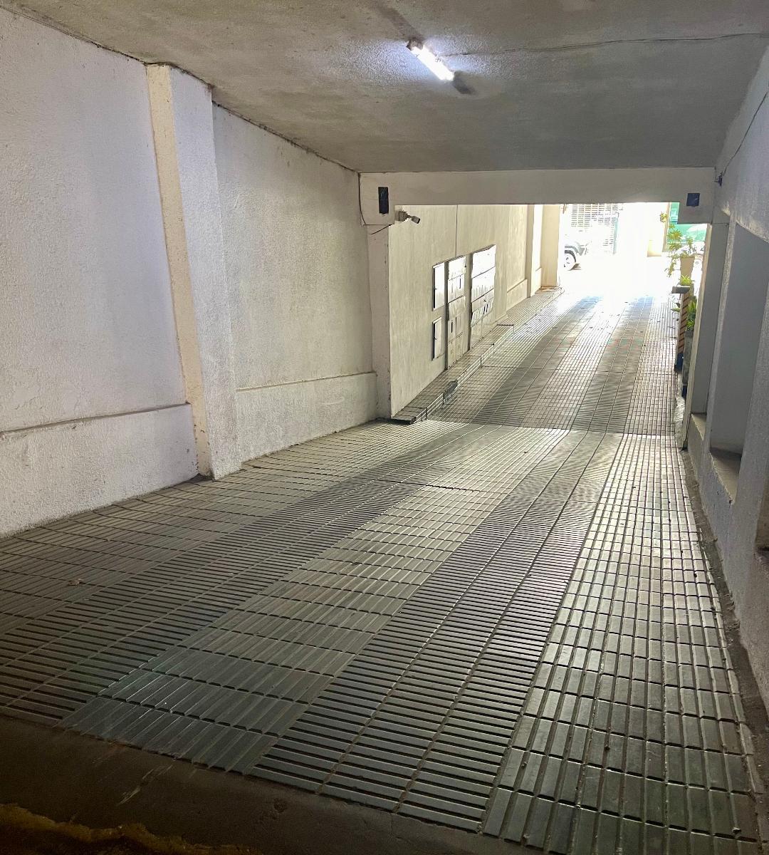 Dueño Vende Cochera Centrica - Belgrano 241 - Planta Baja - Apta Camioneta Ram 3