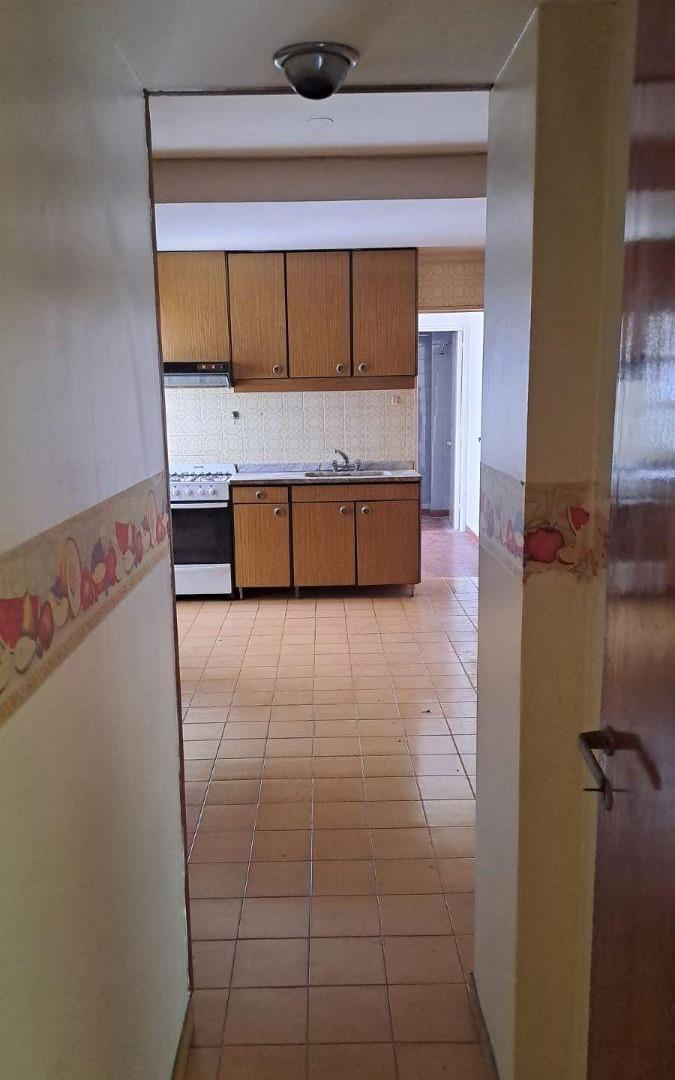Foto de FLORES EXCELENTE Semipiso al Frente u$S 180.000 2 Dorm+Escrit 3 baños, imagen 4