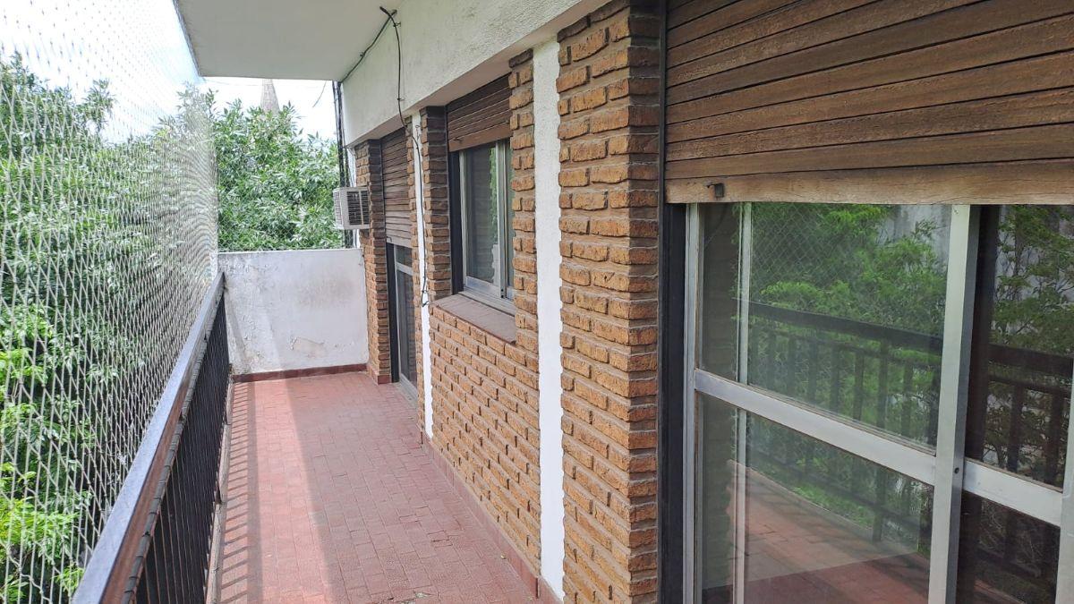 Foto de FLORES EXCELENTE Semipiso al Frente u$S 180.000 2 Dorm+Escrit 3 baños, imagen 3