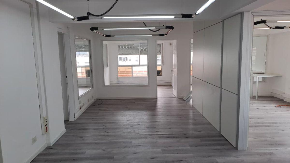 Foto de FRENTE "TORRES BELLINI" Ofic Semipiso Alto 129 m² 7 ambiente u$S, imagen 3