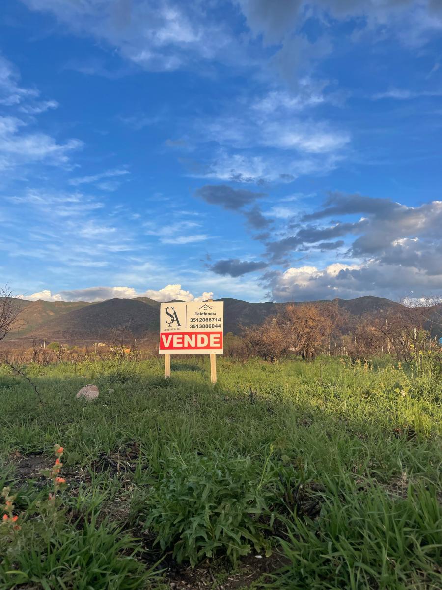 Terreno en Los Cocos con Vista Unica a Las Montañas y Salida a 2 Calles 3