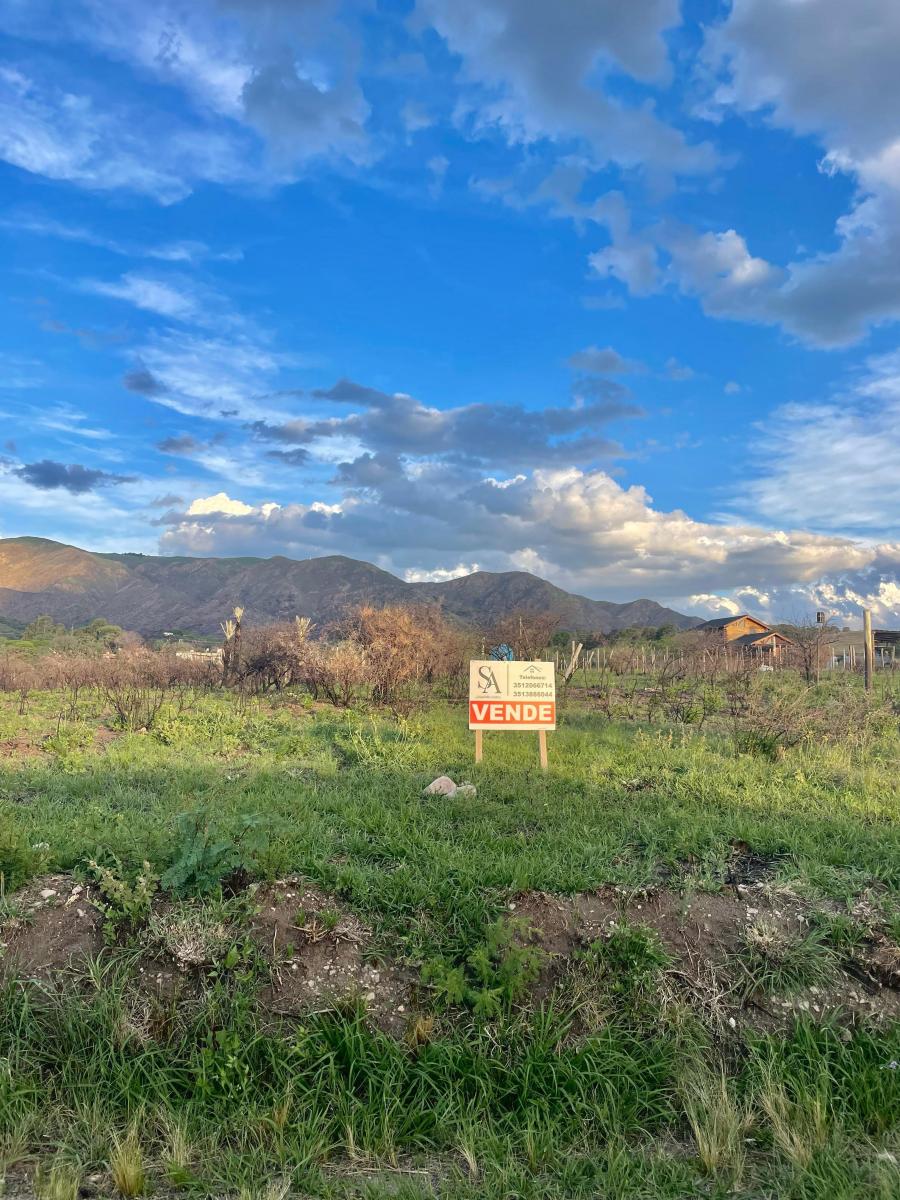 Terreno en Los Cocos con Vista Unica a Las Montañas y Salida a 2 Calles 2