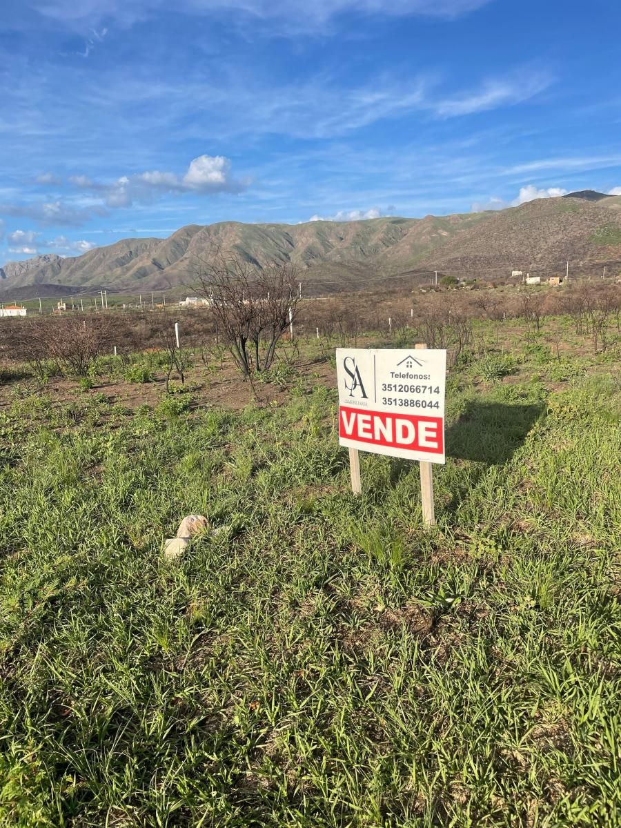 Terreno en Los Cocos con Vista Unica a Las Montañas y Salida a 2 Calles 4