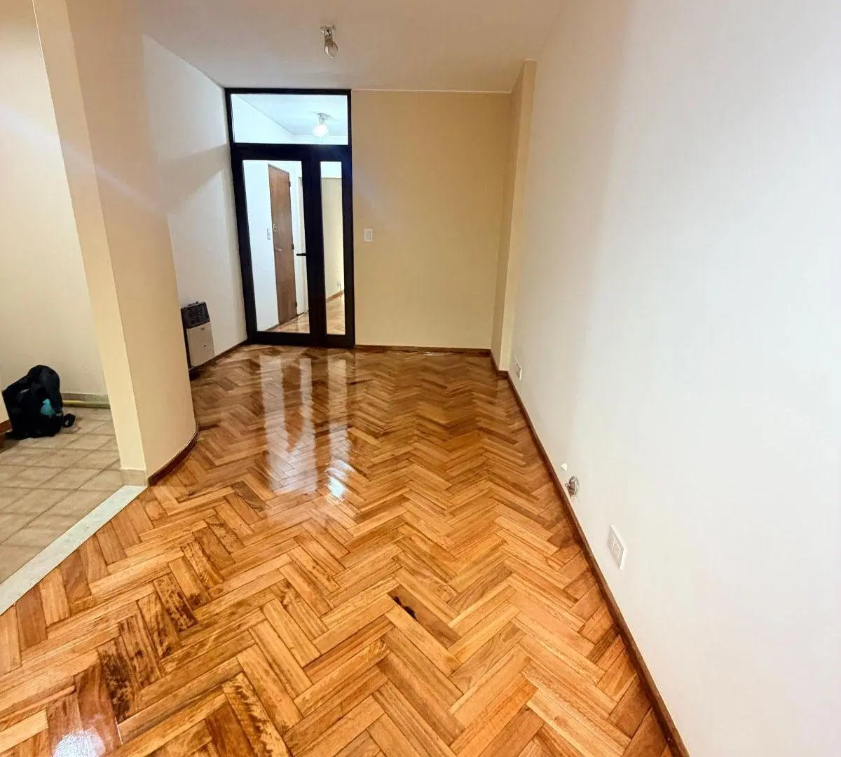 Departamento zona centro con patio y parrilla 5