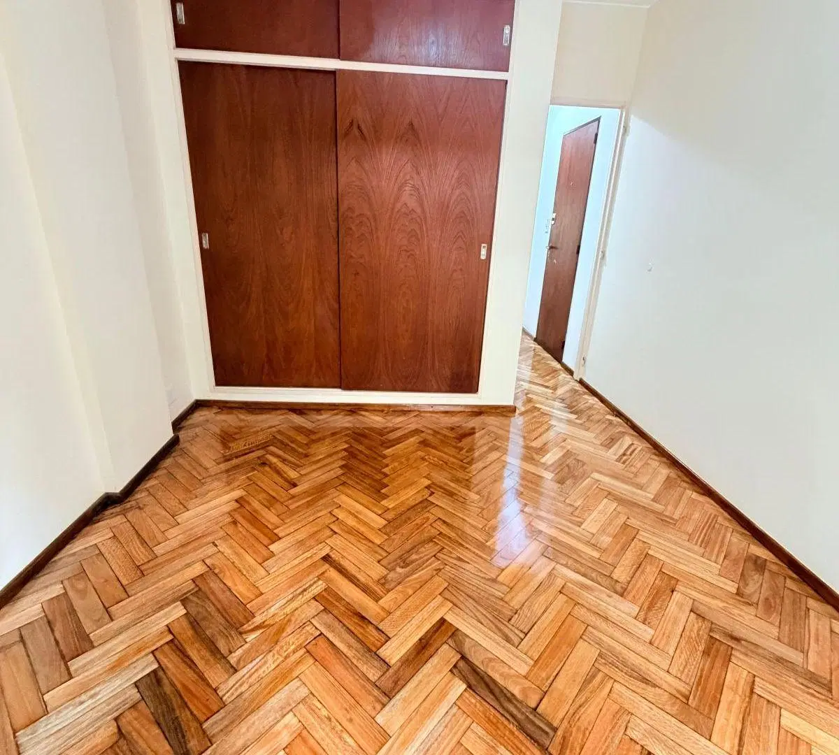 Departamento zona centro con patio y parrilla 3