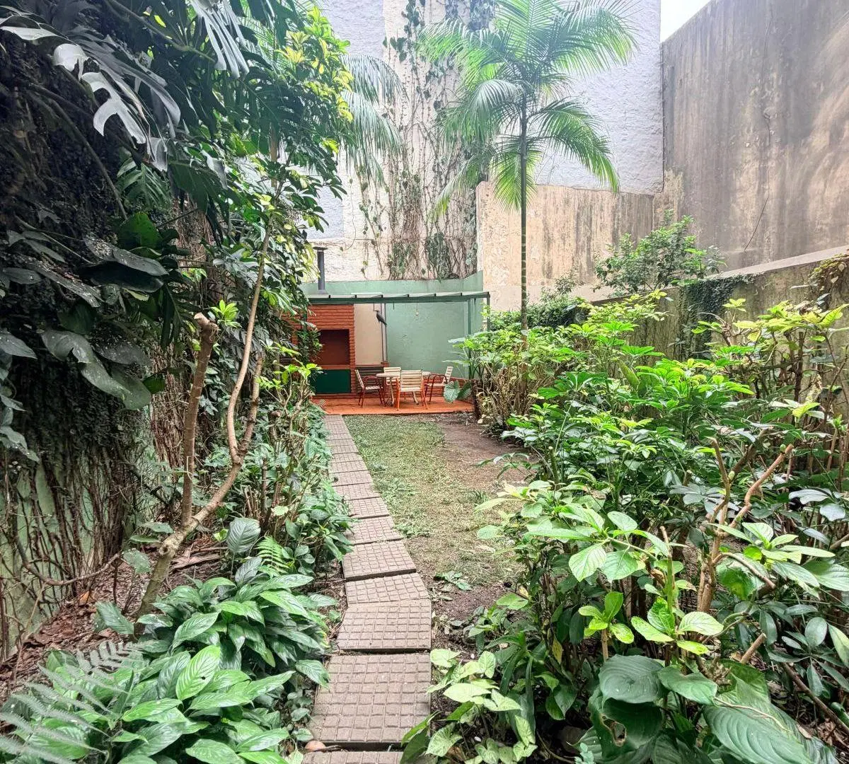Departamento zona centro con patio y parrilla 5