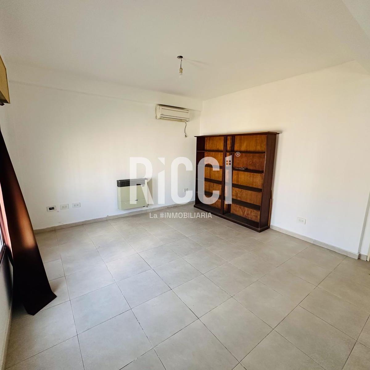 Casa 6 Ambientes en Venta Berazategui 3