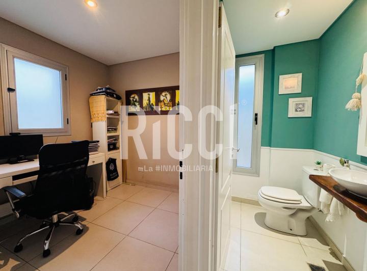 Casa en venta 4 ambientes con piscina en Barrio Las Golondrinas 5