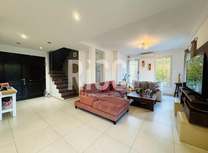 Casa en venta 4 ambientes con piscina en Barrio Las Golondrinas 3