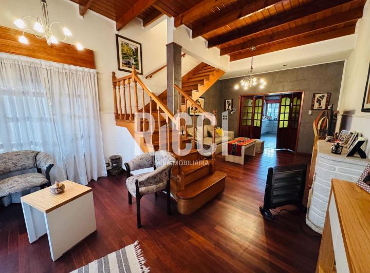 Casa 5 ambientes en venta Berazategui