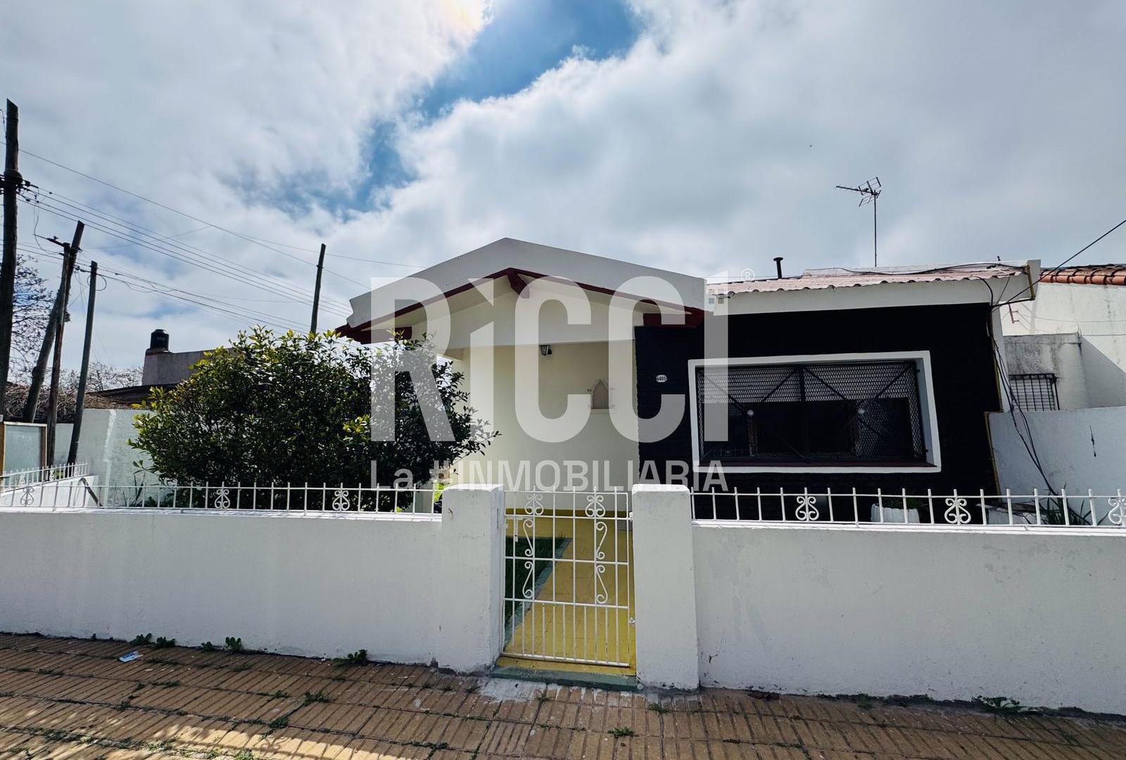 Casa 3 ambientes en Venta Apta credito Ezpeleta