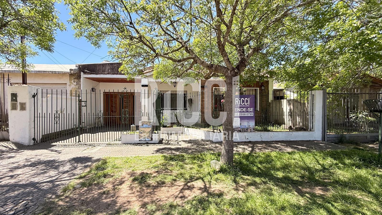 Casa cuatro ambientes en venta en Berazategui