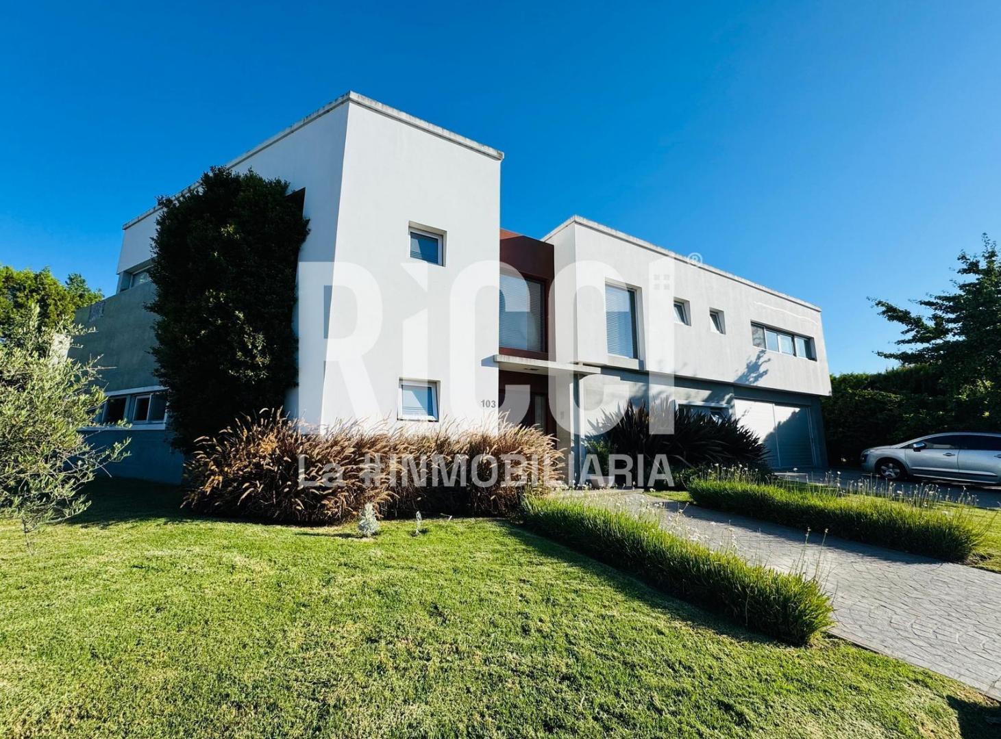 Casa 6 ambientes en venta Los troncos Berazategui