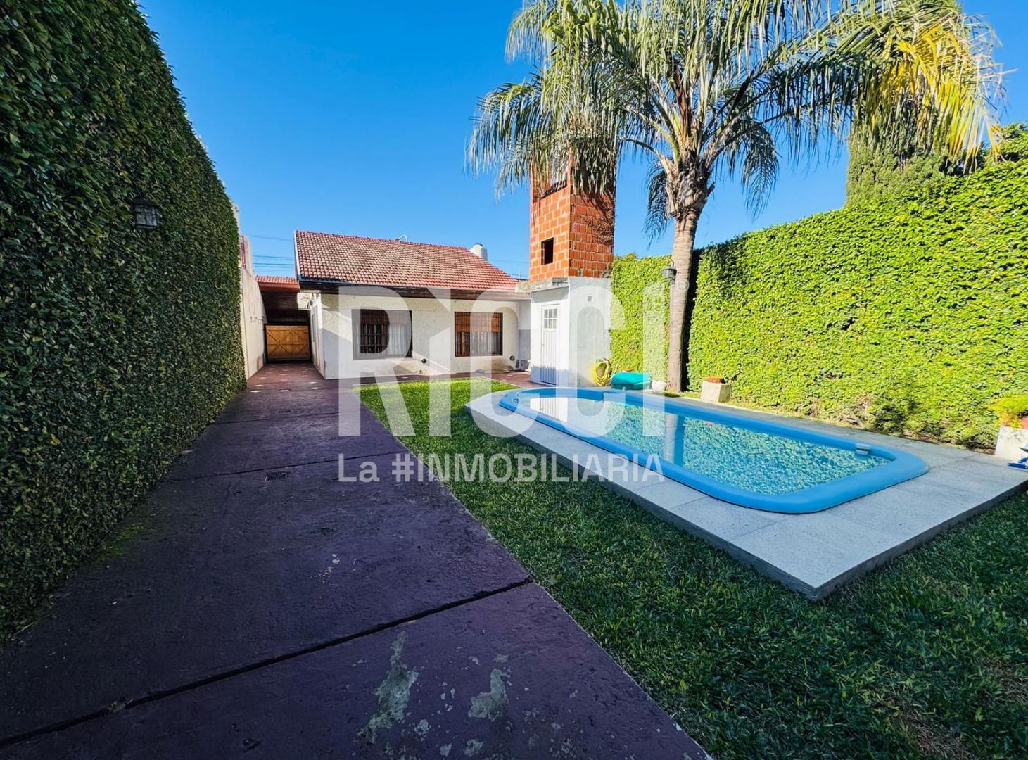Casa en venta Apta a Credito de 4 ambientes con piscina en Berazategui centro
