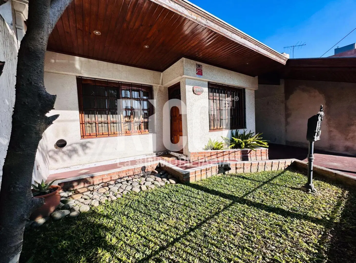 Casa en venta Apta a Credito de 4 ambientes con piscina en Berazategui centro 3