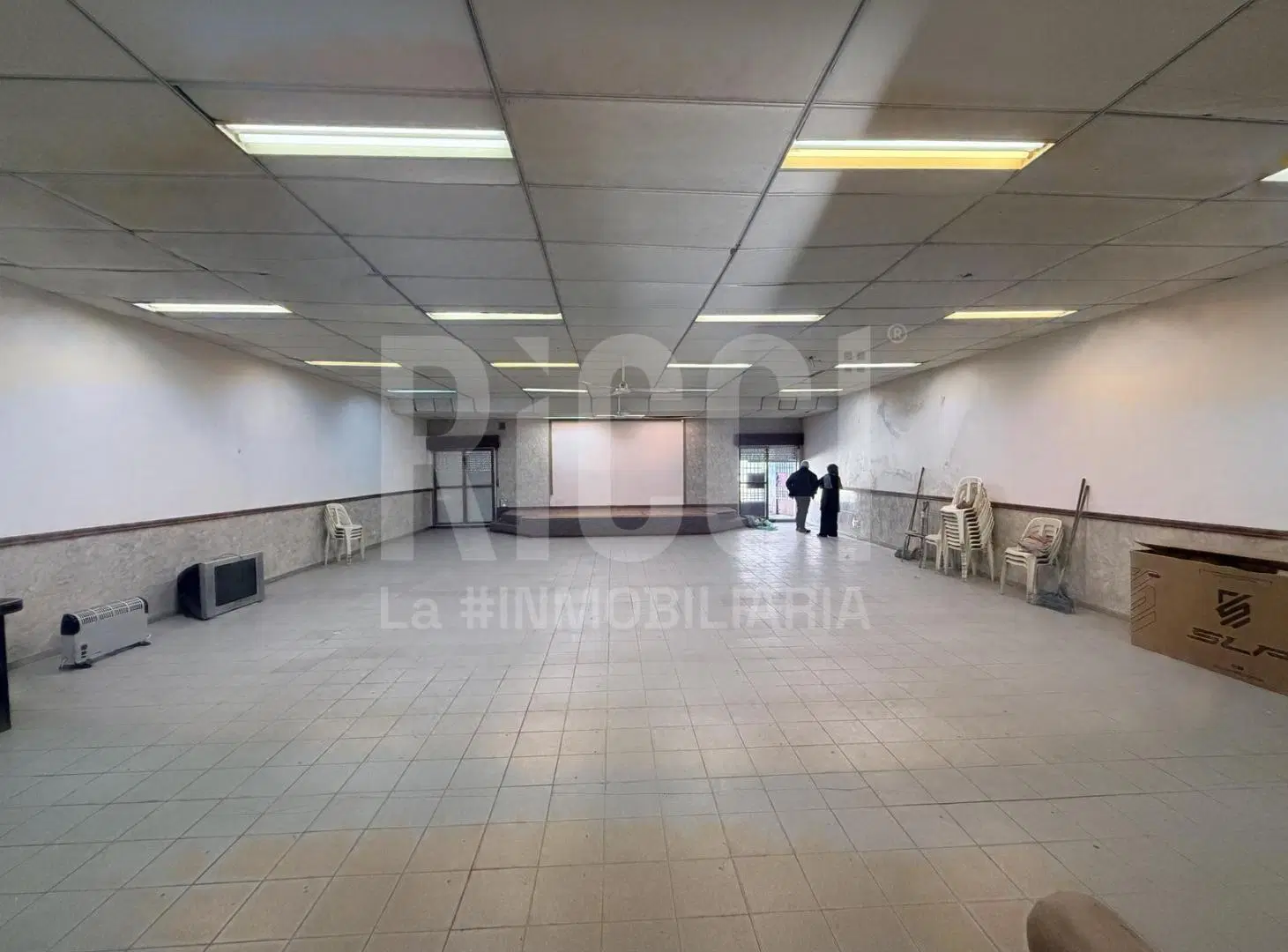 Alquiler de salon en berazategui en dos plantas con oficinas 2