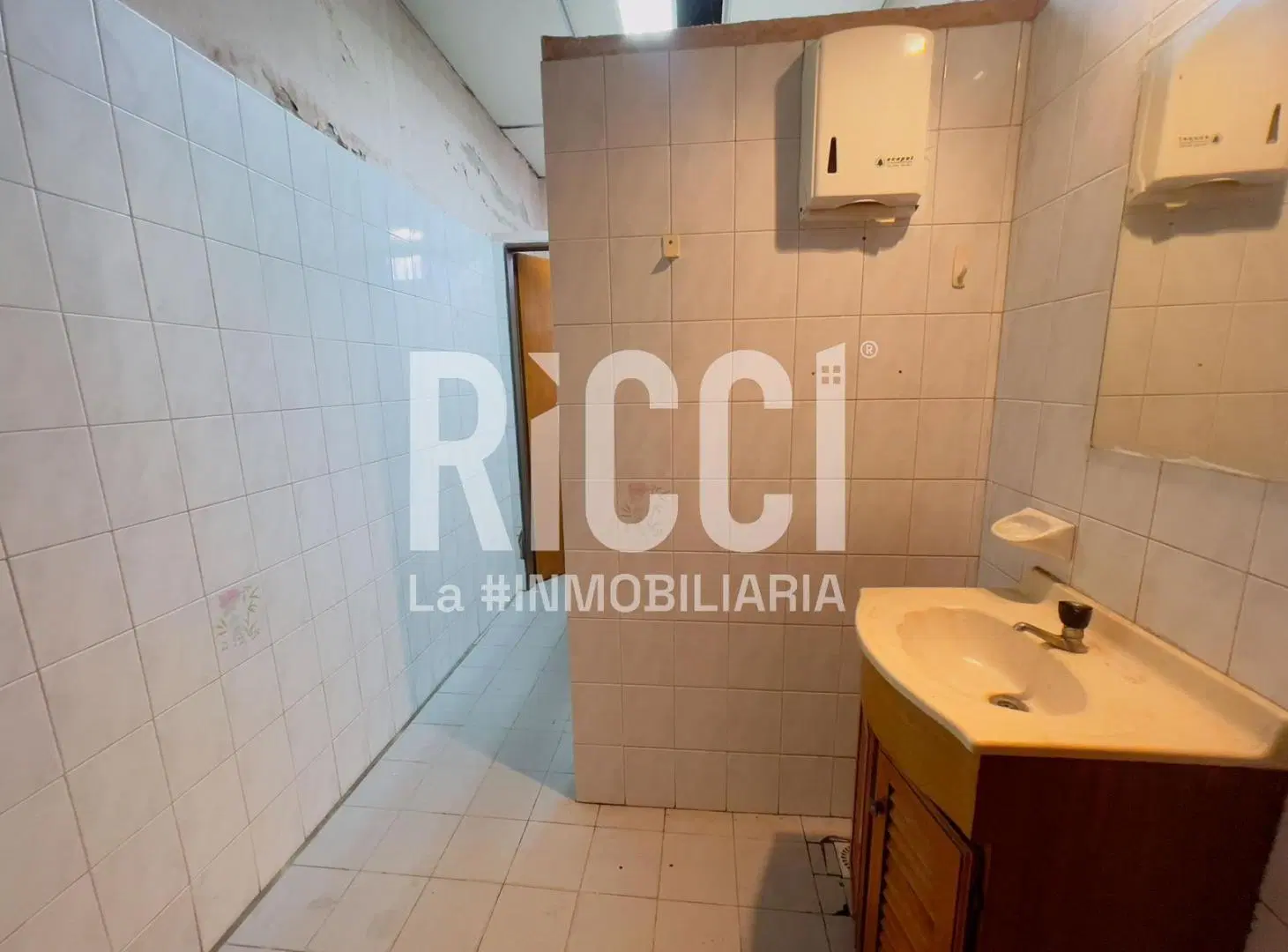 Alquiler de salon en berazategui en dos plantas con oficinas 4