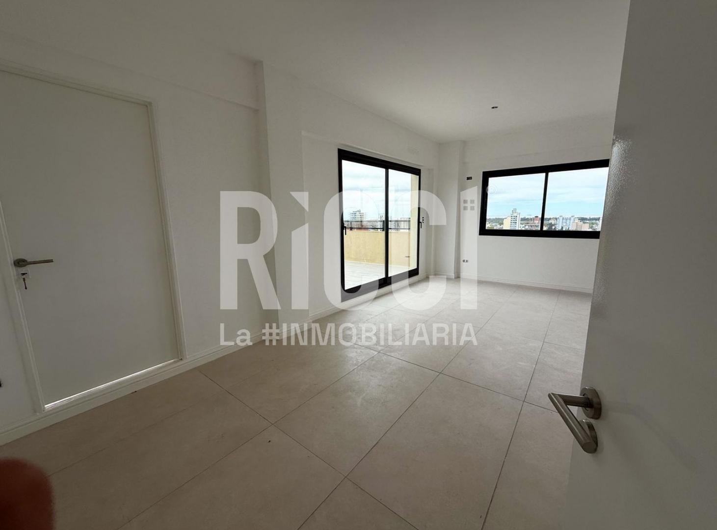 Foto de Departamento 4 ambientes en venta Berazategui, imagen 2