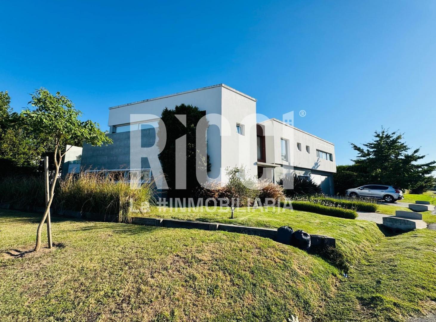 Foto de Casa en venta con piscina Los troncos Berazategui, imagen 2