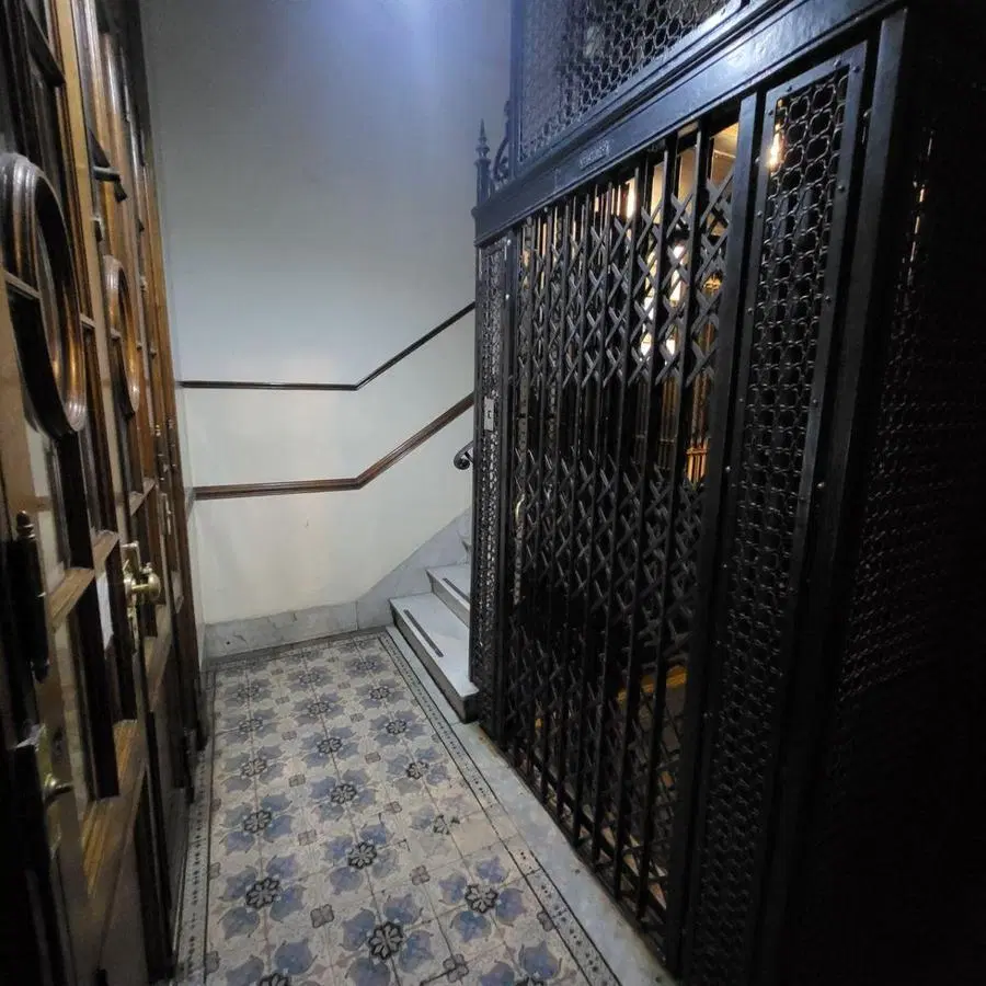 VENTA 5 AMBIENTES EDIFICIO PATRIMONIAL 4