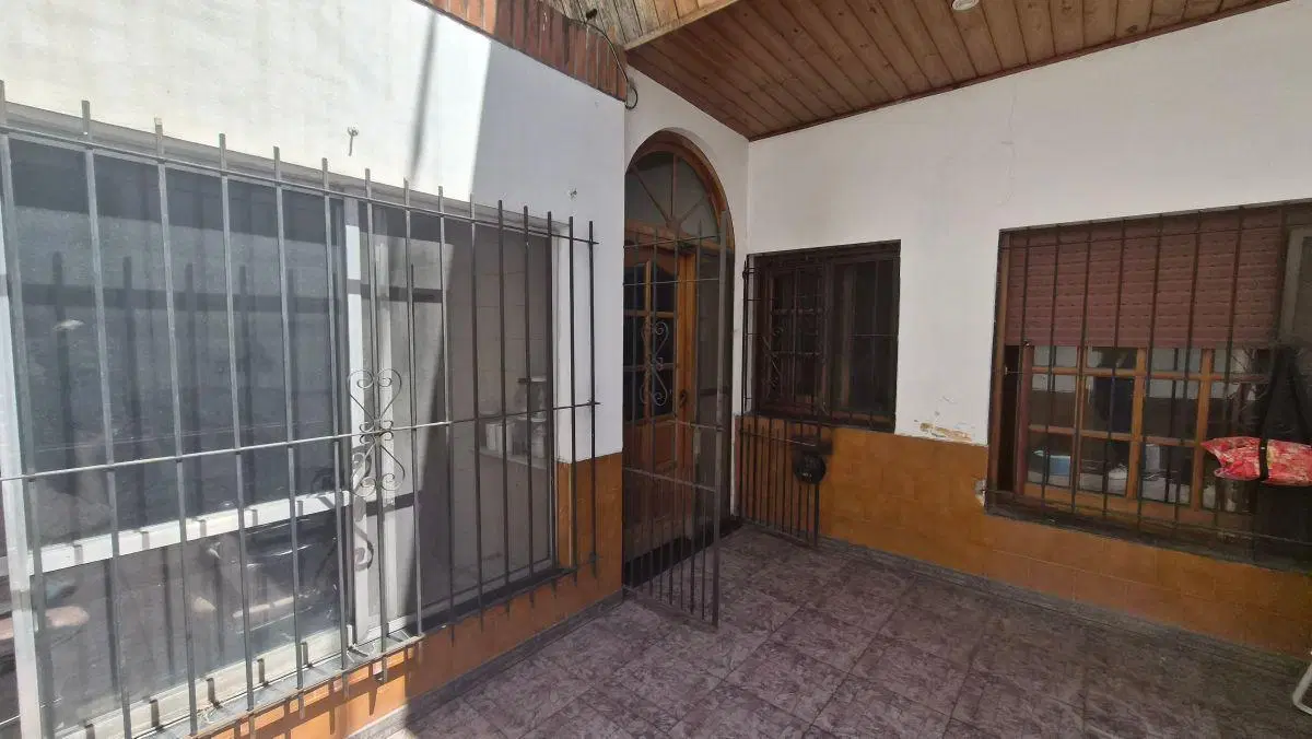 VENTA CASA CON COCHERA Y LOCAL LANUS 2
