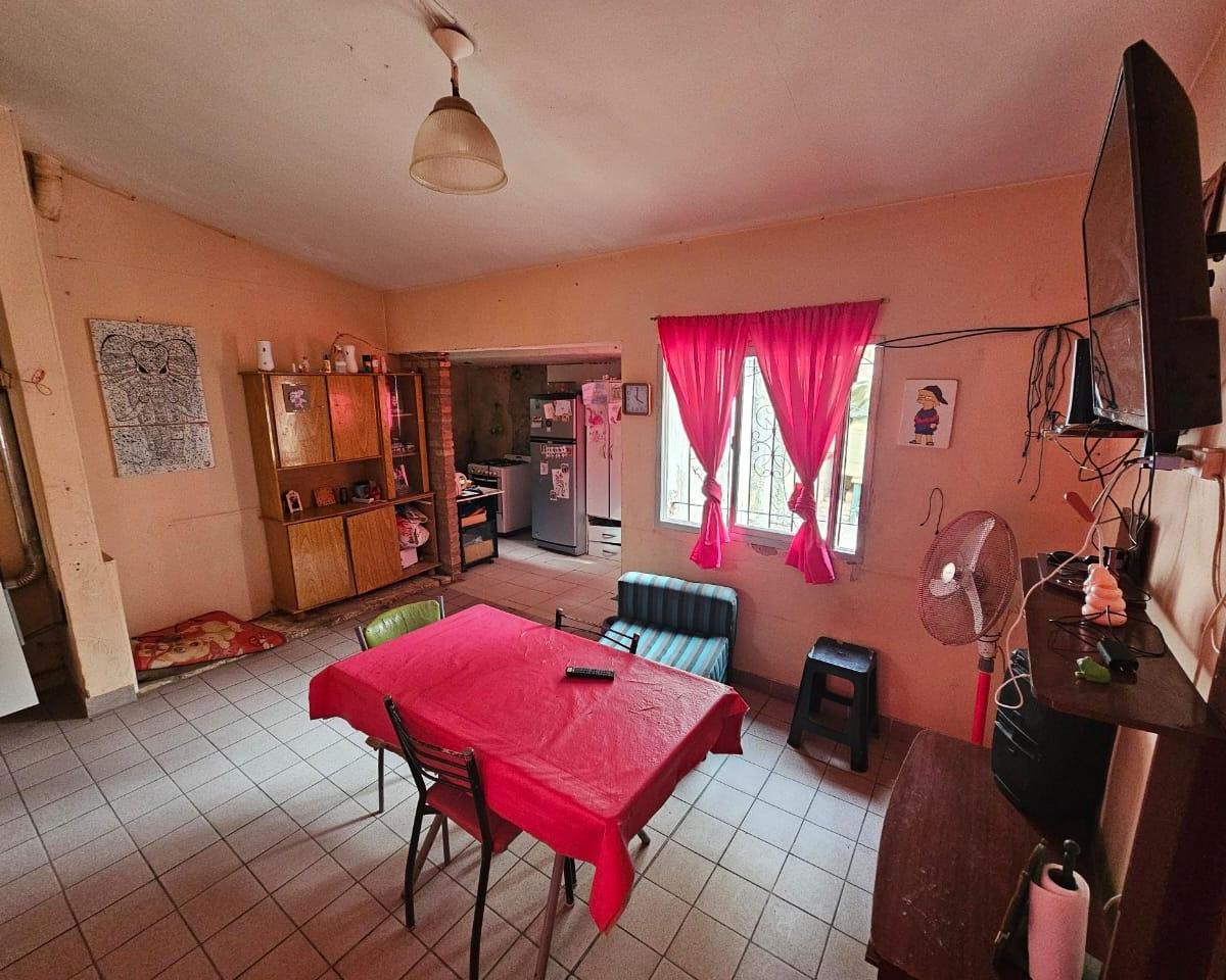 Venta Casa 3 Dorm. y Depto a Restaurar 3