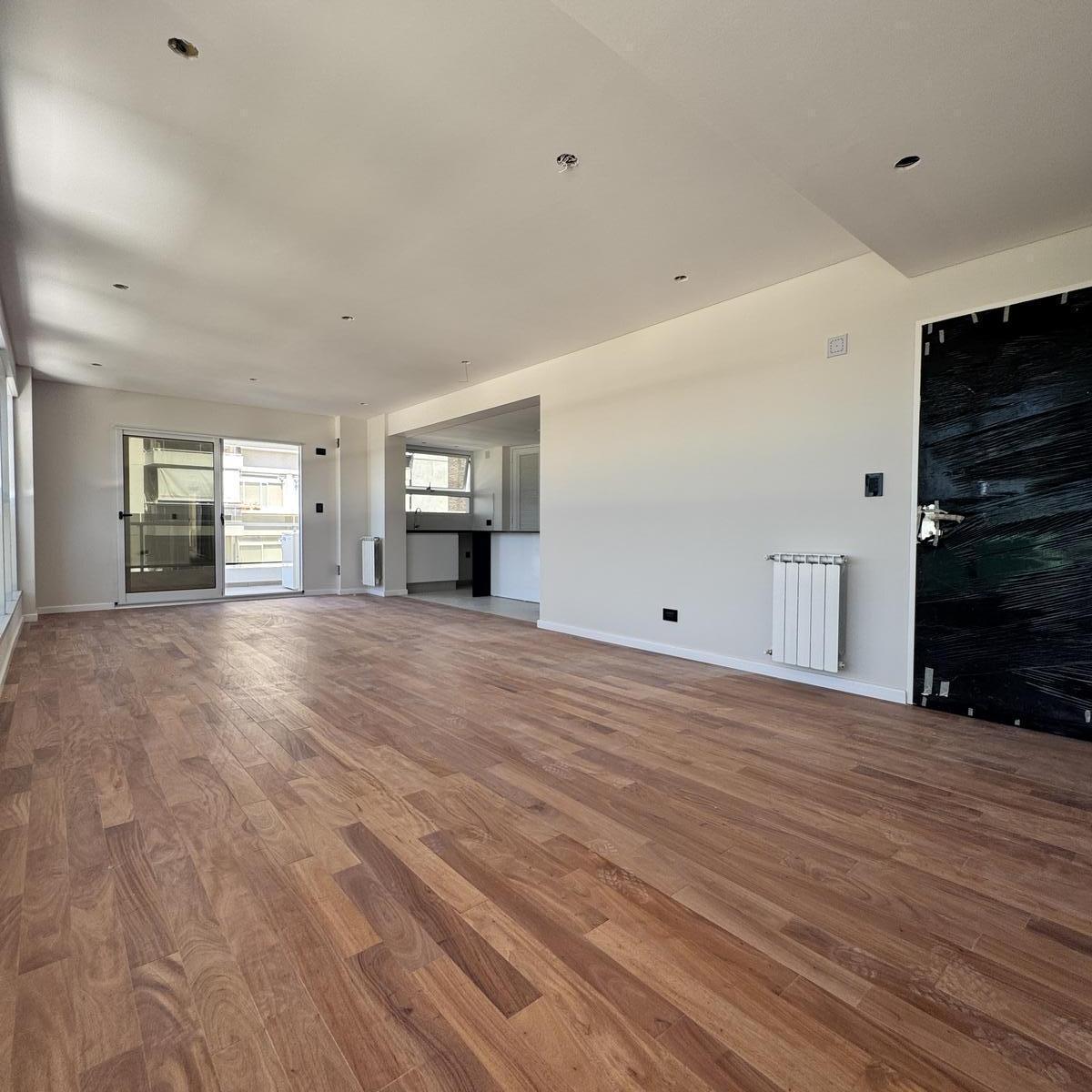 Departamento de 3 Dorm. con Doble Balcon y Vista Despejada Al Rio 4